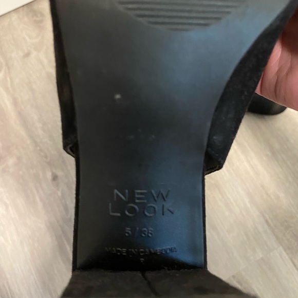 Black open toe heel - Picture 2 of 2